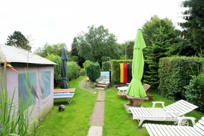 Ferienwohnung Mit Garten Und Pool Cologne Apartment